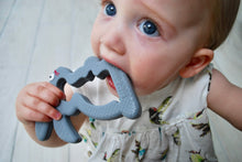 Lade das Bild in den Galerie-Viewer, Belo And Me Bunny Teether Grey