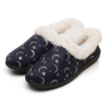 Afbeelding in Gallery-weergave laden, 16 Pairs Ladies Navy Moon & Star Foil Print Full Slippers With Faux Fur Lining by Slumberzzz