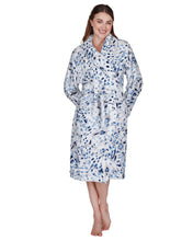 تحميل الصورة إلى عارض المعرض، 6 Pack Ladies Supersoft Fleece Blue Leopard Print Shawl Collar Robe