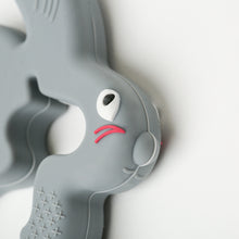 Lade das Bild in den Galerie-Viewer, Belo And Me Bunny Teether Grey