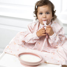 Carica l'immagine nel visualizzatore di Gallery, Bibado Coverall Weaning Bib with Ecomm Bag in Botanical Bunnies Print