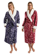 تحميل الصورة إلى عارض المعرض، Ladies Leaf Silhouette Embossed Cosy Sherpa Trim Shawl Collar Robe
