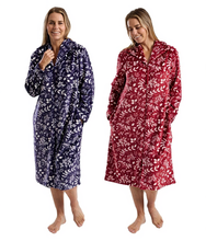 تحميل الصورة إلى عارض المعرض، Ladies Leaf Silhouette Embossed Cosy Fleece Zip Gown
