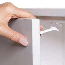 Lade das Bild in den Galerie-Viewer, Dreambaby Secure Catches Drawer &amp; Cupboard Catches 4 Pack
