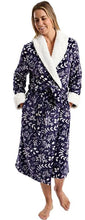 تحميل الصورة إلى عارض المعرض، Ladies Leaf Silhouette Embossed Cosy Sherpa Trim Shawl Collar Robe
