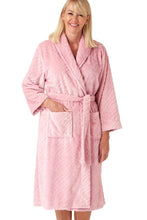 تحميل الصورة إلى عارض المعرض، Ladies Deco Embossed Fleece Shawl Collar Robe
