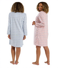 Carica l'immagine nel visualizzatore di Gallery, Ladies Geo Print Polished Microfleece Long Sleeve Nightshirt

