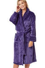 تحميل الصورة إلى عارض المعرض، Ladies Ripple Trim Fleece Robe With Pockets

