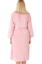 تحميل الصورة إلى عارض المعرض، Ladies Deco Embossed Fleece Shawl Collar Robe
