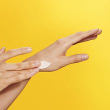 Lade das Bild in den Galerie-Viewer, Burt's Bees Hand Cream Lavender And Honey 4 Pack
