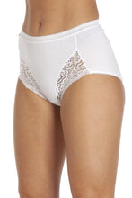 Load image into Gallery viewer, 3 Pack La Marquise Ladies Maxi Briefs with Lace
