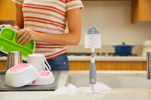 Carica l'immagine nel visualizzatore di Gallery, Munchkin Bristle Bottle Brush Grey
