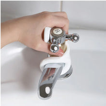 Carica l'immagine nel visualizzatore di Gallery, Clippasafe Bath Tap Strap
