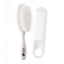 Carica l'immagine nel visualizzatore di Gallery, Tommee Tippee Essentials Brush &amp; Comb
