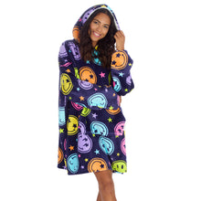 Lade das Bild in den Galerie-Viewer, Ladies Supersoft Smiley Faces Sherpa Fleece Oversize Hoodie
