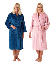 تحميل الصورة إلى عارض المعرض، Ladies Deco Embossed Fleece Shawl Collar Robe
