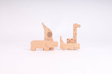 Lade das Bild in den Galerie-Viewer, Belo And Me Wooden Animal Giraffe
