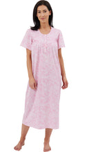 Carica l'immagine nel visualizzatore di Gallery, Marlon Ladies 100% Jersey Cotton Linear Pastel Floral Short Sleeve V Neck Nightdress
