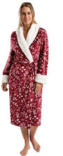 تحميل الصورة إلى عارض المعرض، Ladies Leaf Silhouette Embossed Cosy Sherpa Trim Shawl Collar Robe
