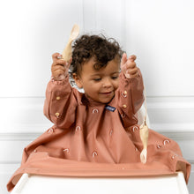 Carica l'immagine nel visualizzatore di Gallery, Bibado Coverall Weaning Bib with Sleeves for Mess-Free Mealtime Adventures
