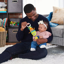 Lade das Bild in den Galerie-Viewer, Lamaze Candy The Carrot Mini Clip &amp; Go
