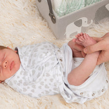 Charger l'image dans la galerie, Little Chick London Simply Swaddle Sweetheart Grey
